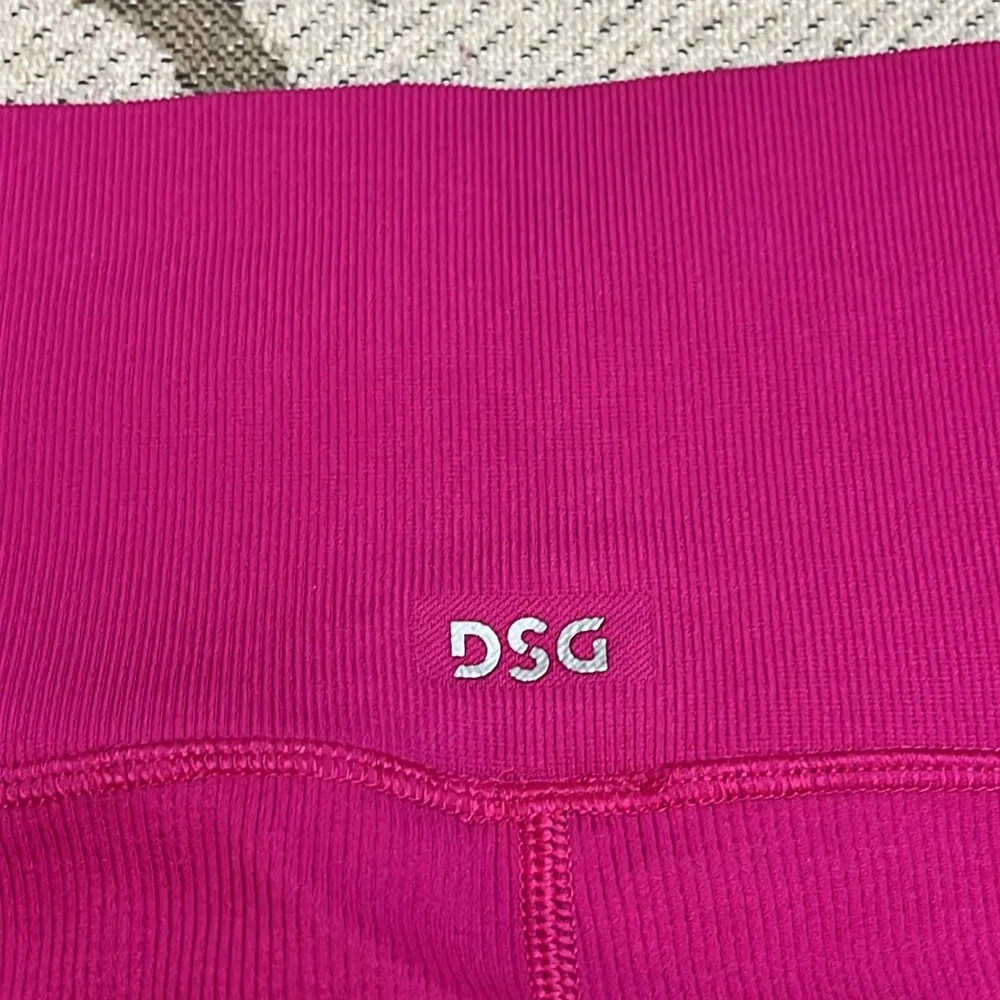 DSG Momentum Seamless high waisted pink ribbed 6.5” inseam bike shorts - Image 4