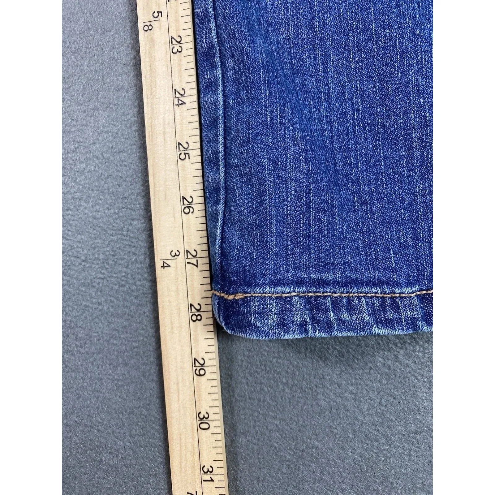 Wrangler Aura Jeans Womens 27x28 Blue Relaxed Straight Leg Light Fade Tag 8 R - Image 8