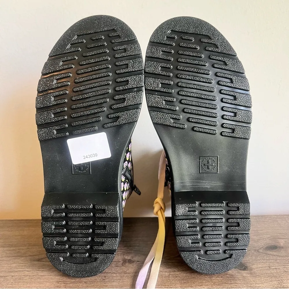 Dr. Martens Junior 1460 Patent Heart Printed Lace Up Boot Size 5 #1101 - Image 10