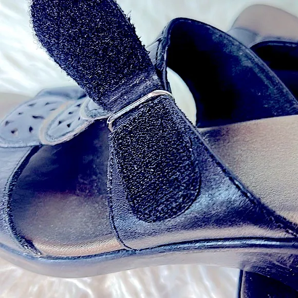 Clark’s black slide sandals with Velcro adjustment - Image 8