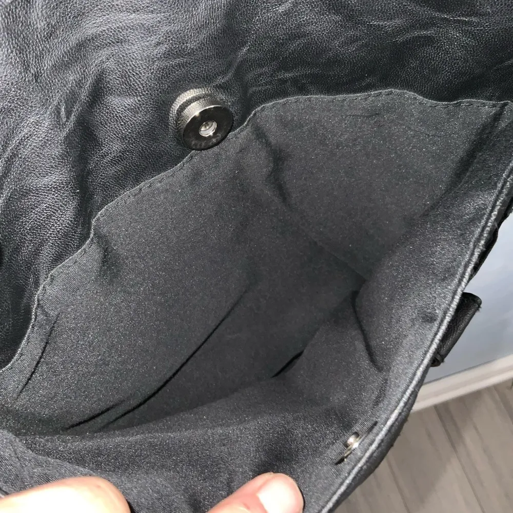 Rossetti Black Faux Leather 10”X12” Medium Crossbody Purse~Pockets - Image 6