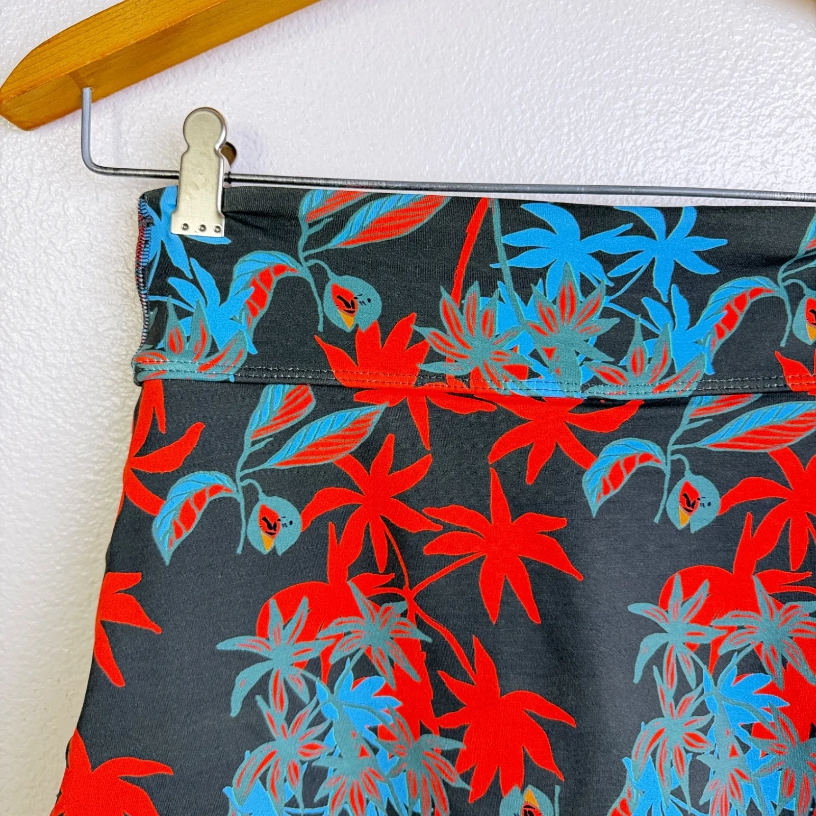 Dona Jo Skirt Womens Size 1 Small Black Red Floral Skort Tennis Pickleball Short Blue - Image 2