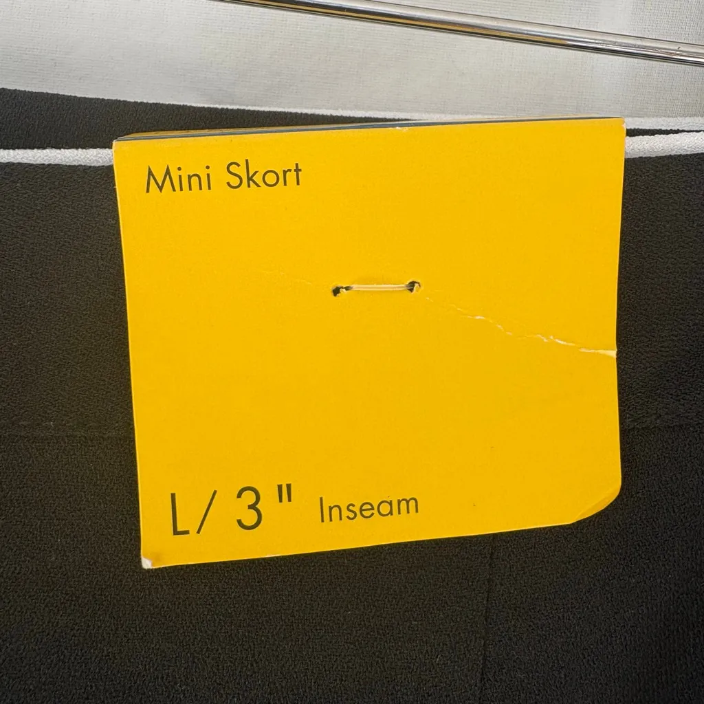 NWT Women's DVF Black White Trim Wrap Mini Skort L - Image 12