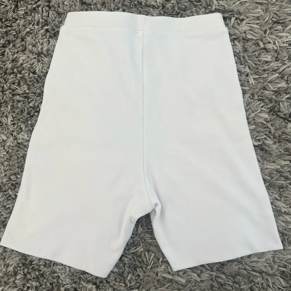 White Fox Boutique Women's White Shorts - Image 2