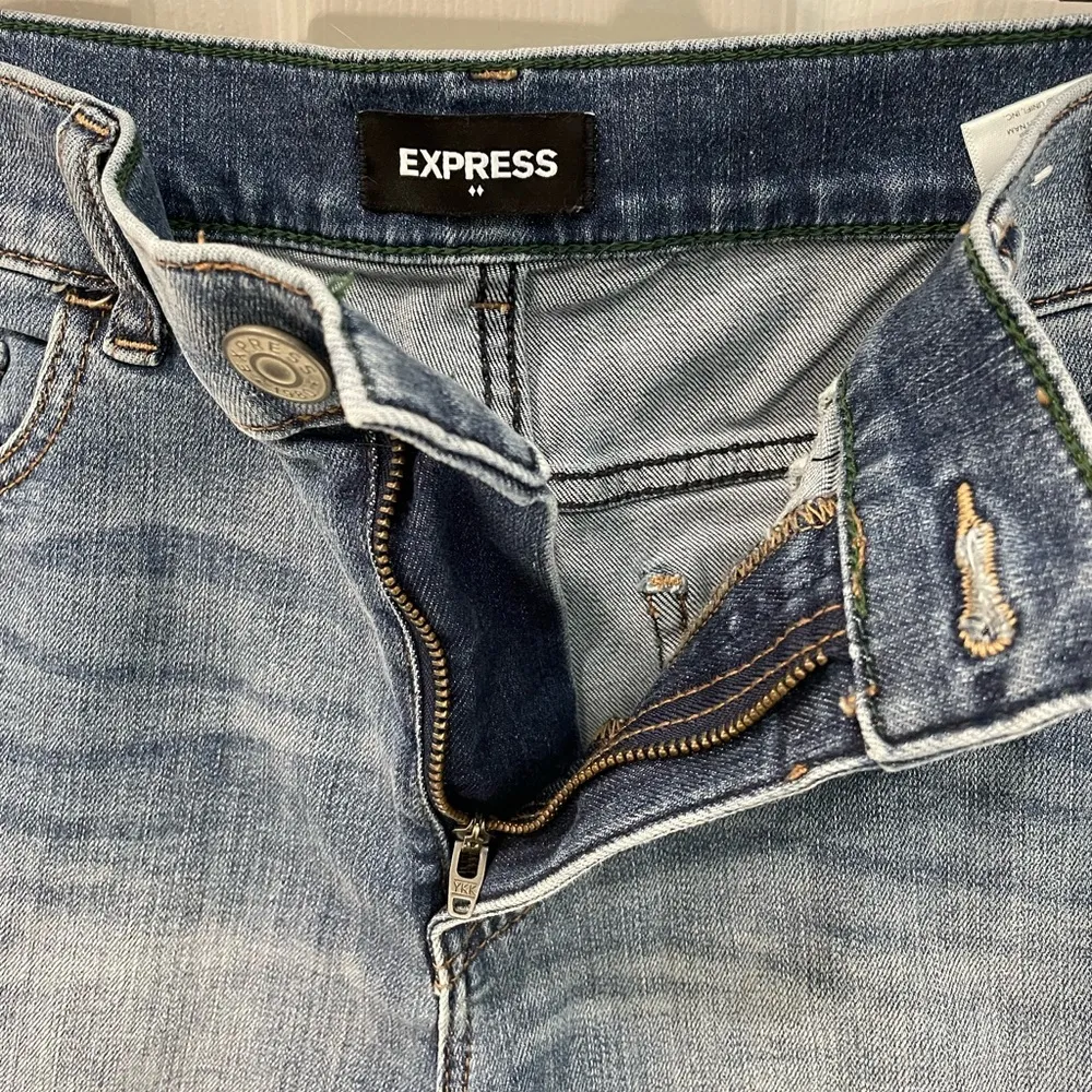 Express Two Tone Stripe Stretch Repreve Raw Hem Shortie High Rise Women’s Size 6 - Image 3