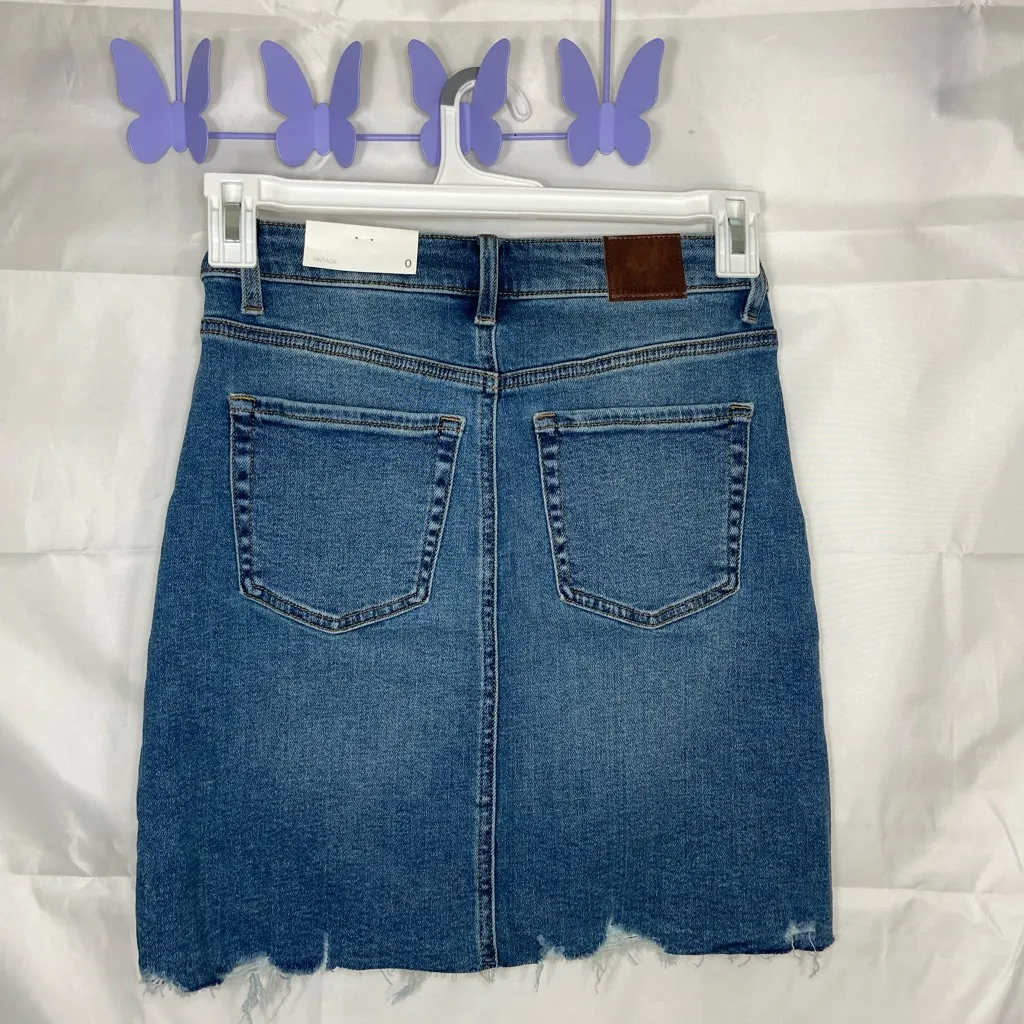 NEW Maurices women’s medium‎ wash blue denim ripped stretch distressed hem skirt - Image 3