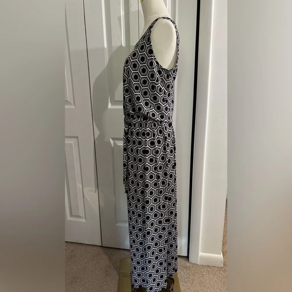 Michael Kors Black and White geometric Maxi Dress Sz M - Image 4