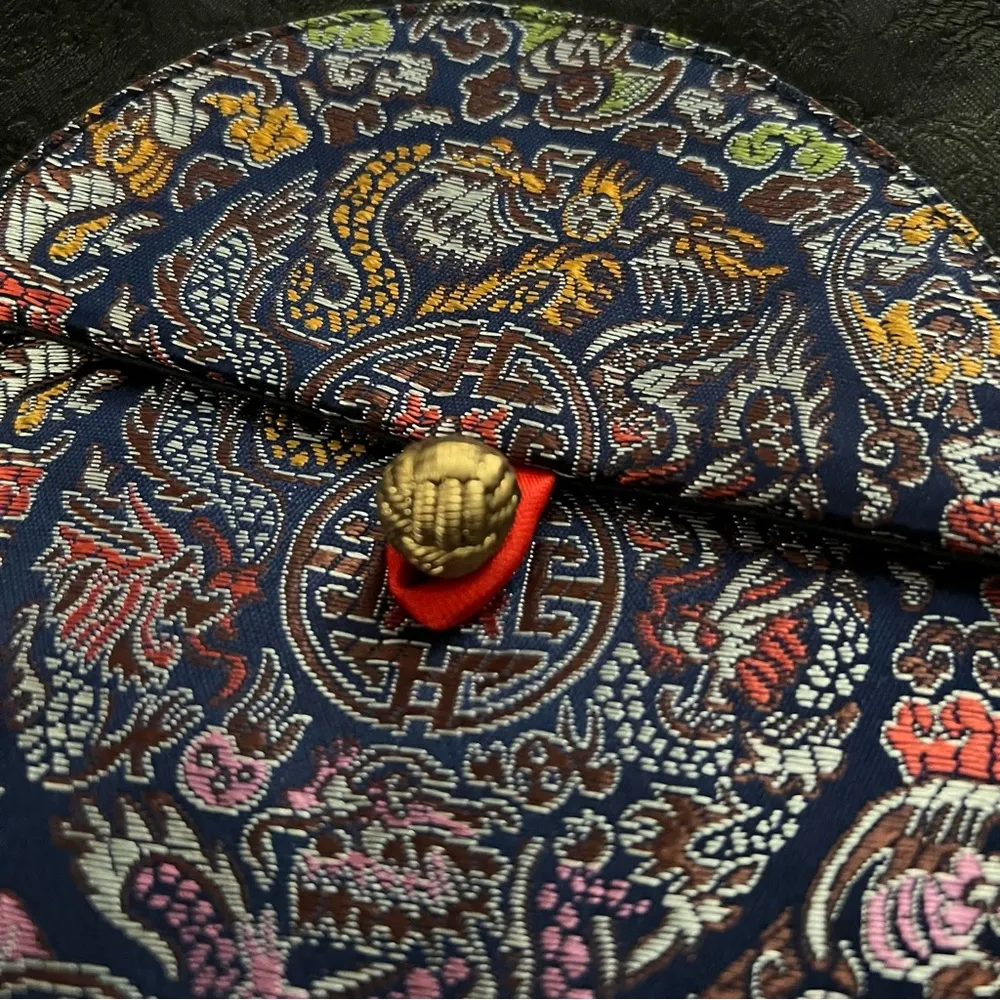 Unique / rare Asian crossbody embroidered bag - Image 2