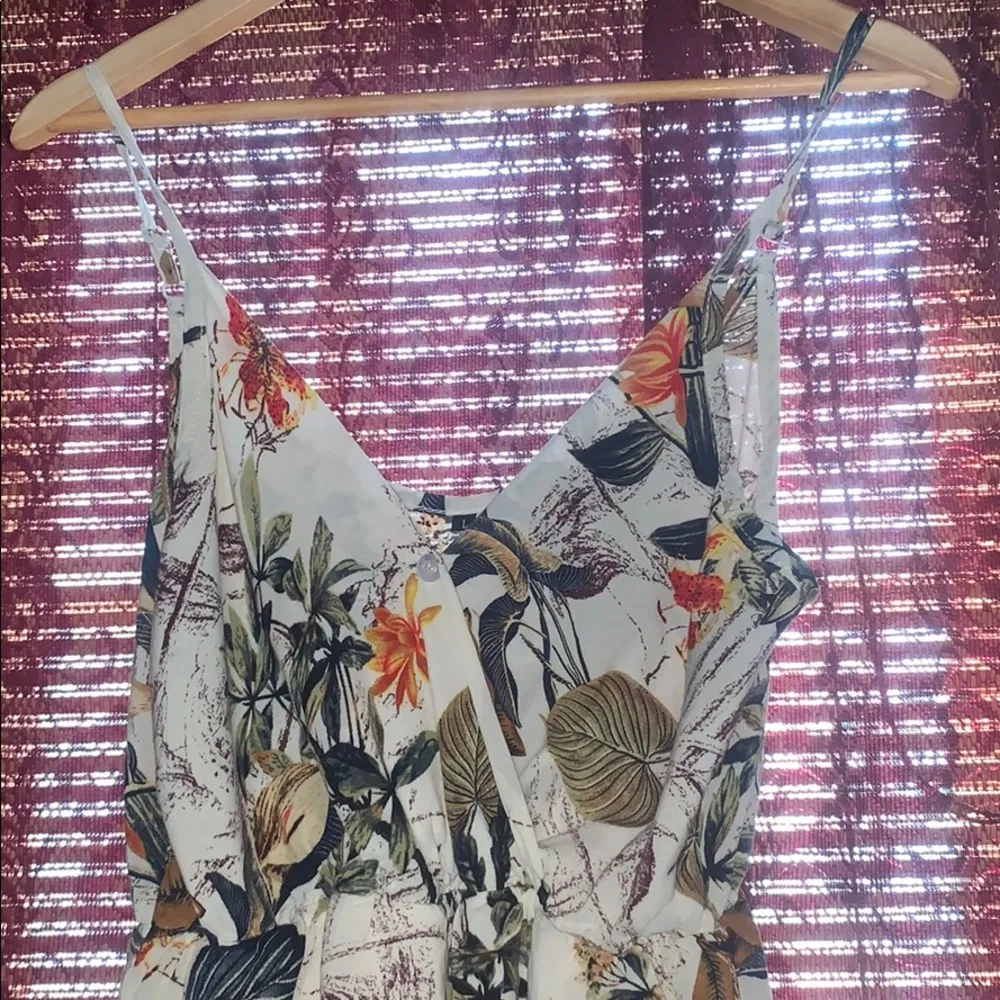 NWOT floral jumpsuit Size L - Image 2