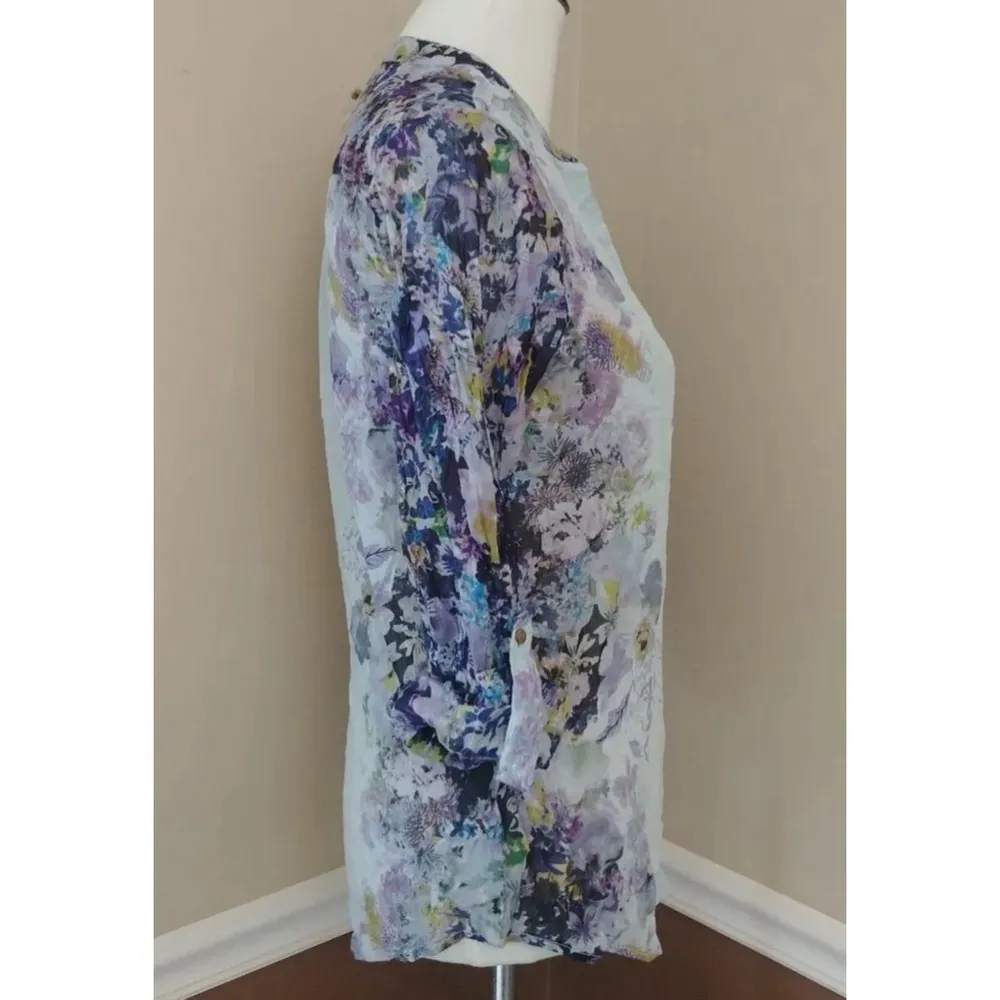 Blue Floral Blouse Lightweight V - Image 3