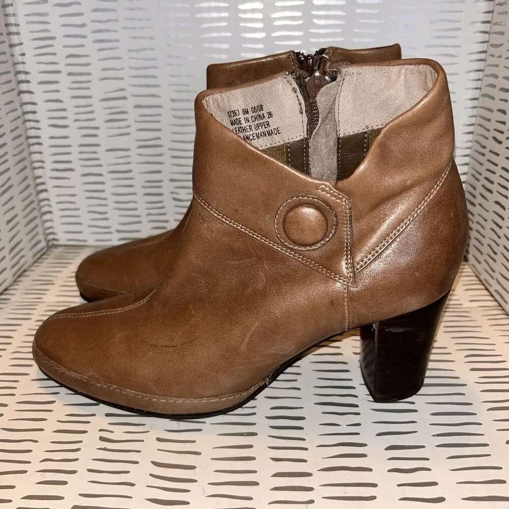 Clarks Brown Leather Boots Comfort‎ Heels Pumps 87393 Women's 8 M - Image 2