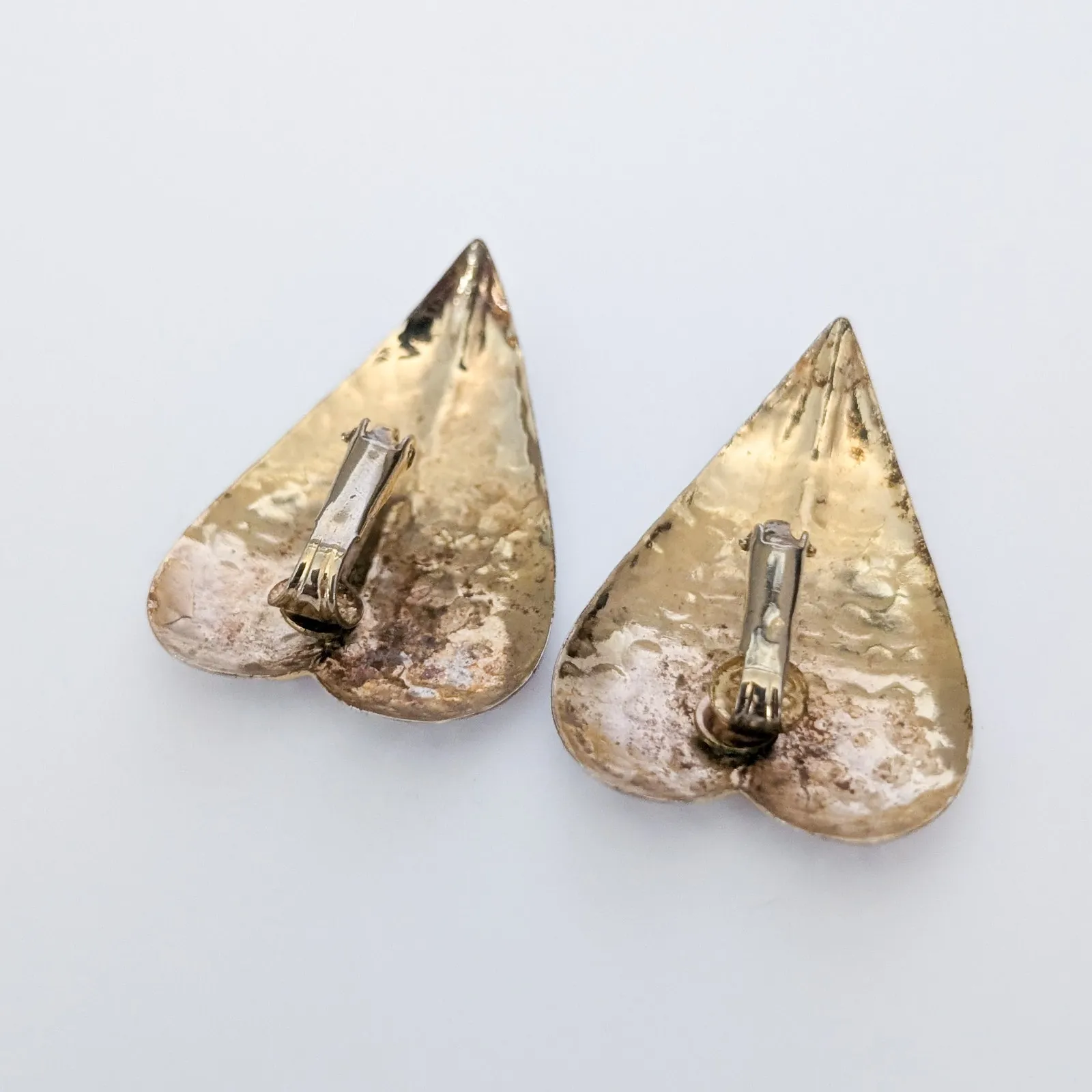 Vintage Clip On Earrings Large Curved Heart Gold Tone Hammered Pattern - Image 7