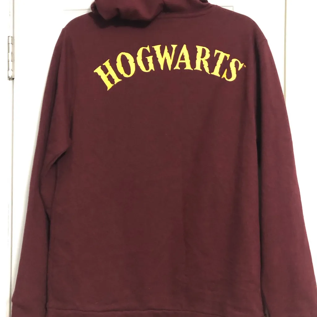 Harry potter hooded sweatshirt women’s size medium. Hogwarts on back graphic - Image 8