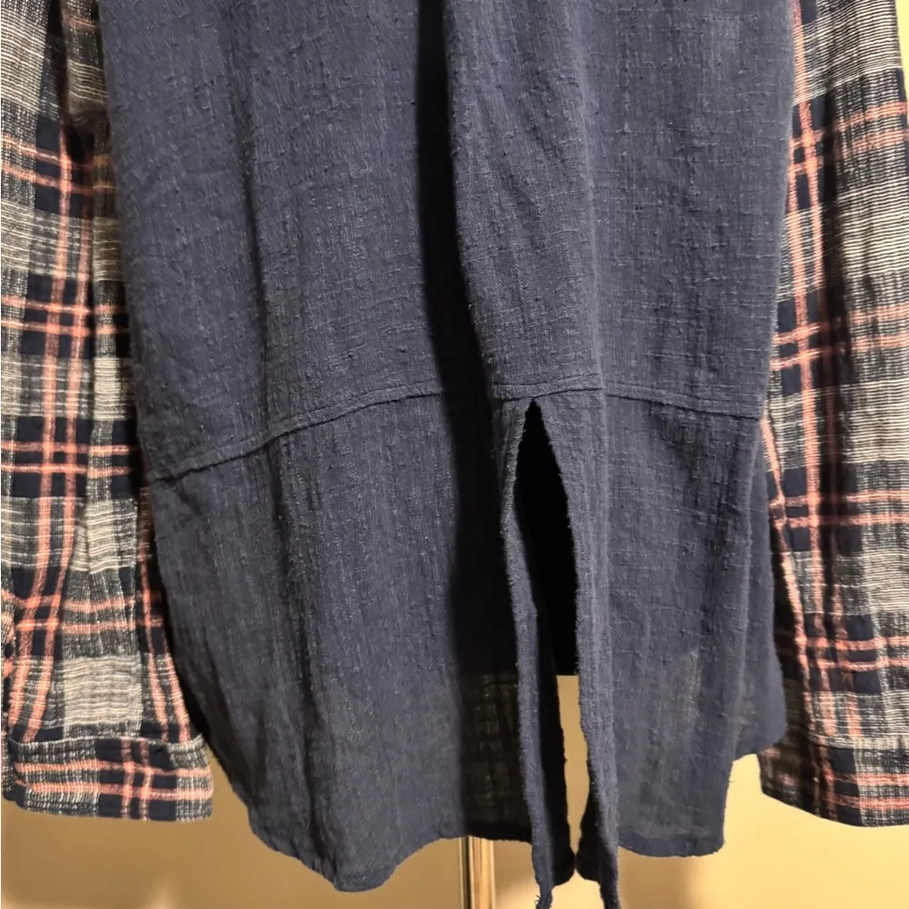 EUC Entro Blue and Gray Plaid Long-sleeve Button Down size large - Image 9
