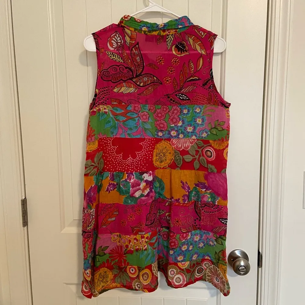 EUC Etc. women’s bright colorful patterned sleeveless tiered handkerchief blouse - Image 5