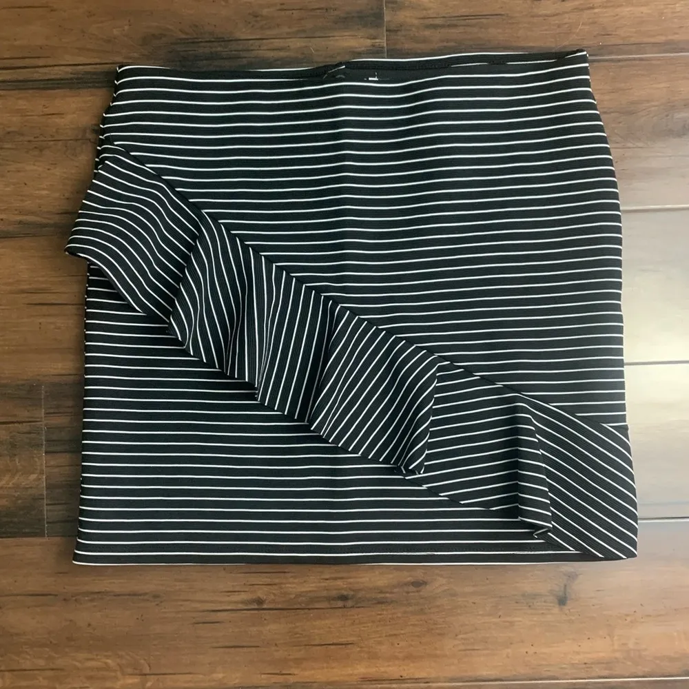 Zara Striped Ruffle Mini Skirt - Size M - Image 3