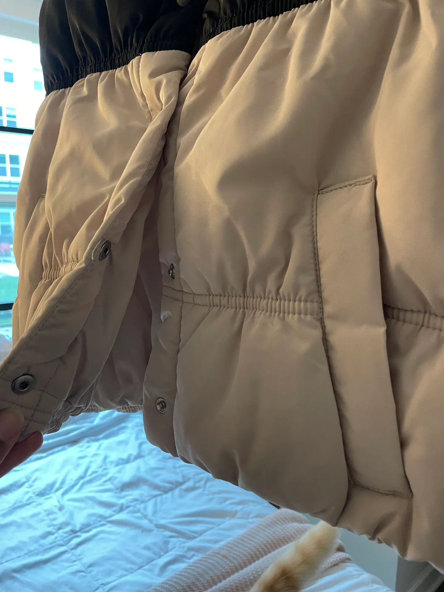 H&M Cream And Black Crop Puffer Vest - Image 5