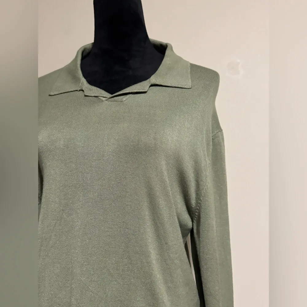 EUC Roots Passport Green Pullover Longsleeve Top size medium - Image 3