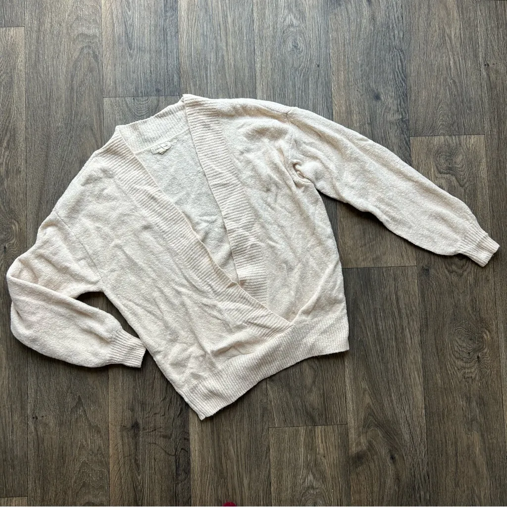 Silence + Noise Cream Deep V Cardigan size Small - Image 5