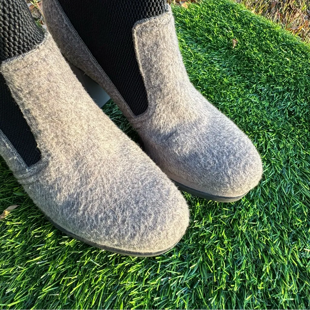 Naked Feet Survival Gray and Black Chunky Heeled Boots Size 8.5 - Image 5