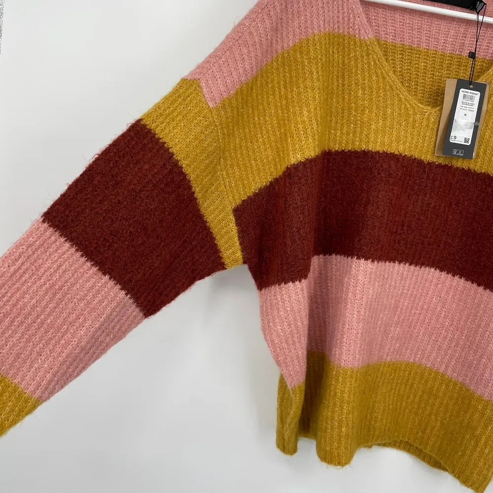 VERO MODA Julie Bar Stripe V-neck Sweater In Chai Tea Stripe Size Small NWT - Image 5