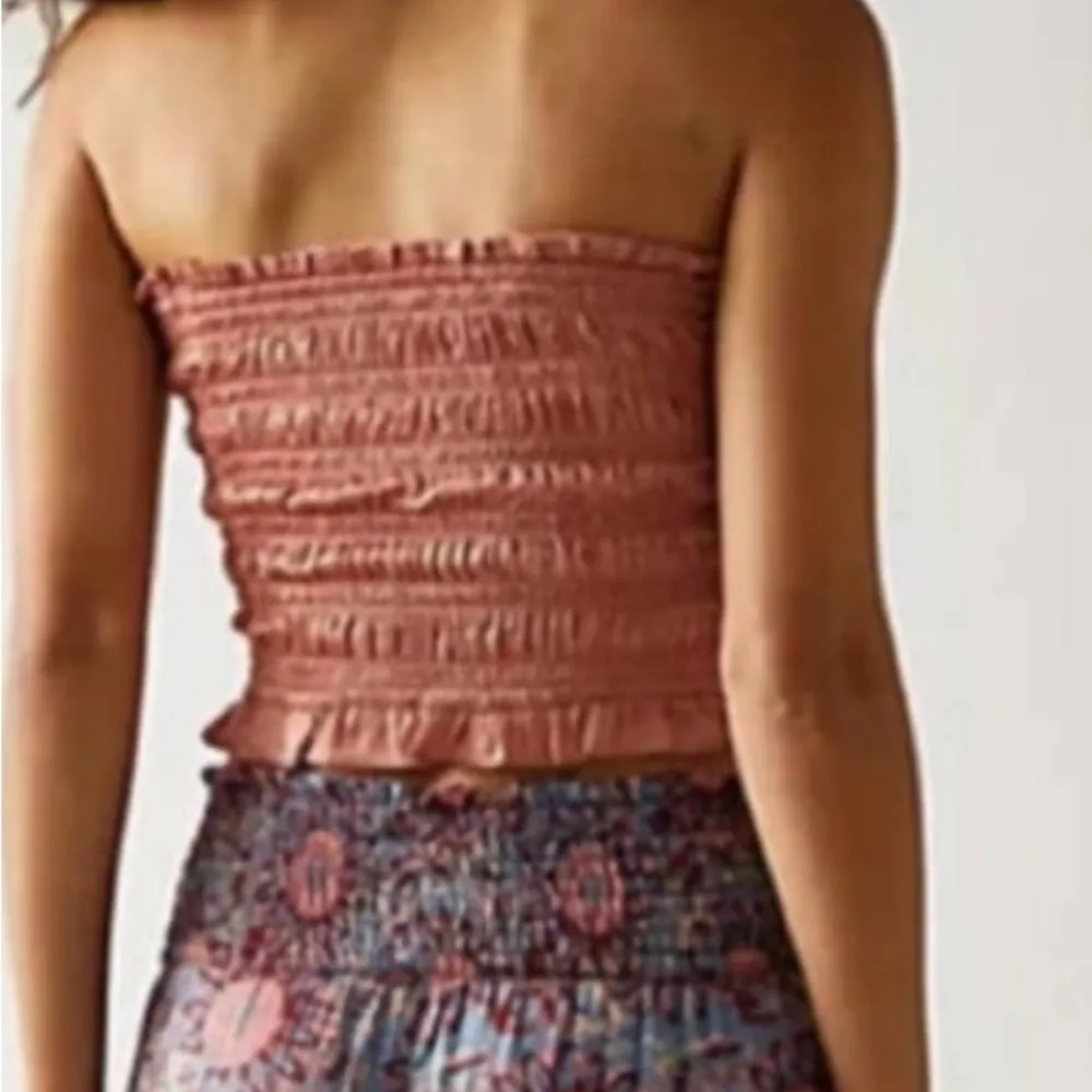 FREE PEOPLE INTIMATELY BE RIGHT BACK TUBE CROP TOP. Size Small - Image 3