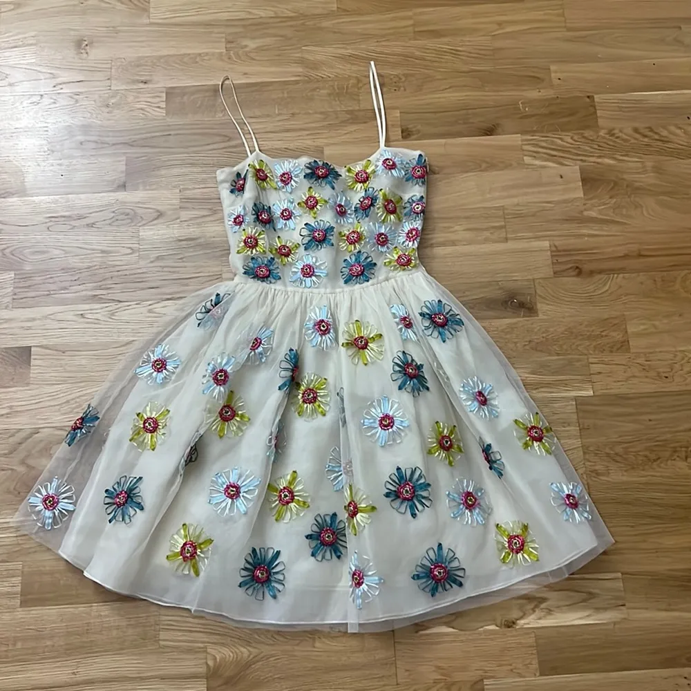 NWT red valentino tulle off white floral embroidered dress Size 2 - Image 3