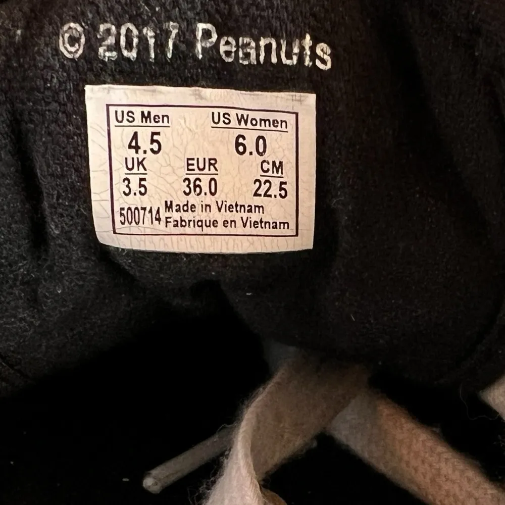 Vans Old Skool Peanuts Charlie Brown Unisex Sneaker 
Size Mens 4.5 Womens 6 - Image 12