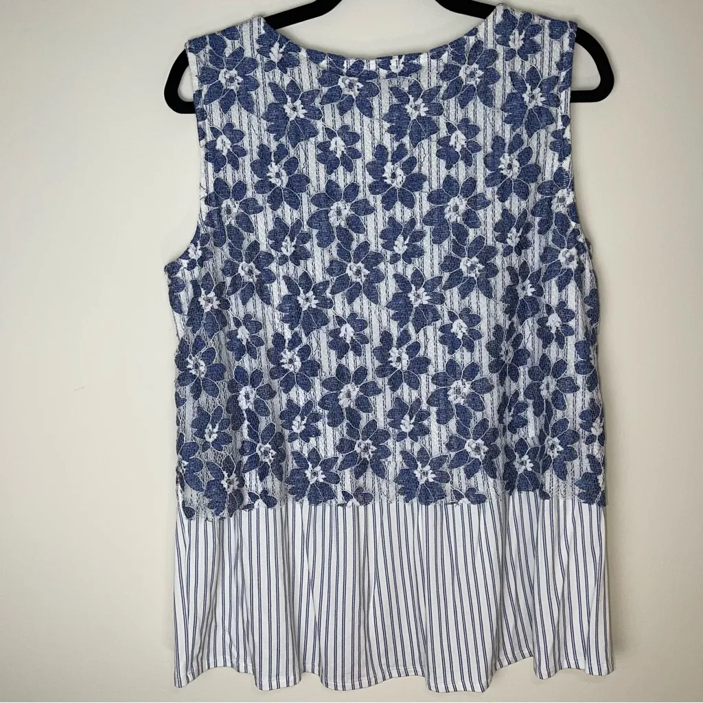 Roz & Ali | NWT Blue Floral Lace Overlay Sleeveless Top | Large - Image 2