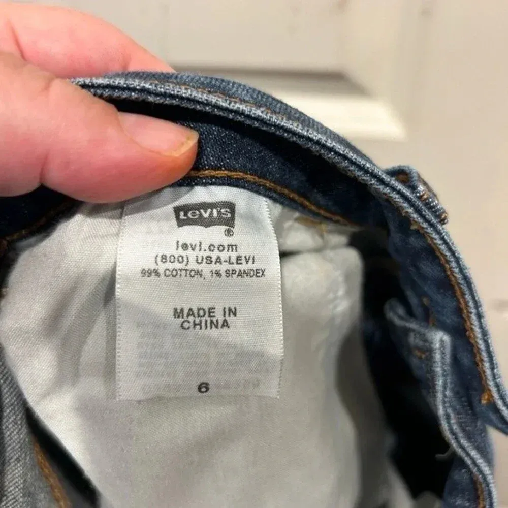 Levi’s Mid‎ Length Denim Shorts Womens 6 Medium Blue - Image 4