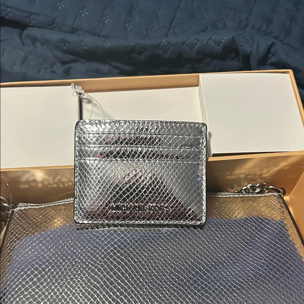 Michael Kors  Metallic Silver Wallet Set - Image 5