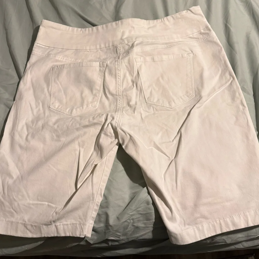 Gloria Vanderbilt Slimming White Bermuda Shorts - Image 4