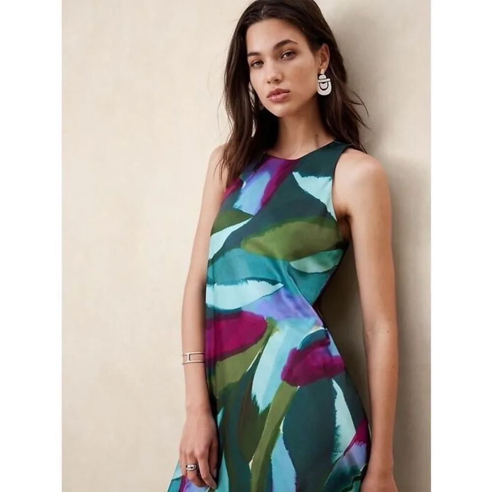 banana republic silky crepe midi dress Banana Republic Silky Crepe Midi Dress Made with 55% recycled polyester.  Notch neckline. Cap sleeves. Shirring at front shoulder. Removeable fabric  belt. Straight hem. Size chart: Xs Ld 98cm Pj 114cm S