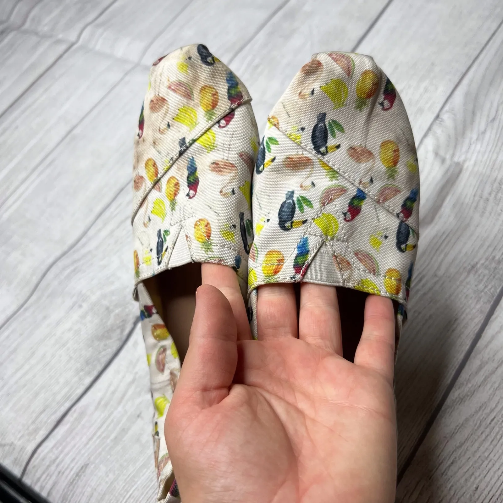 Toms Classic Canvas Tropical Birds & Fruit Slip-On Flats Shoes Multicolor 7.5W - Image 2