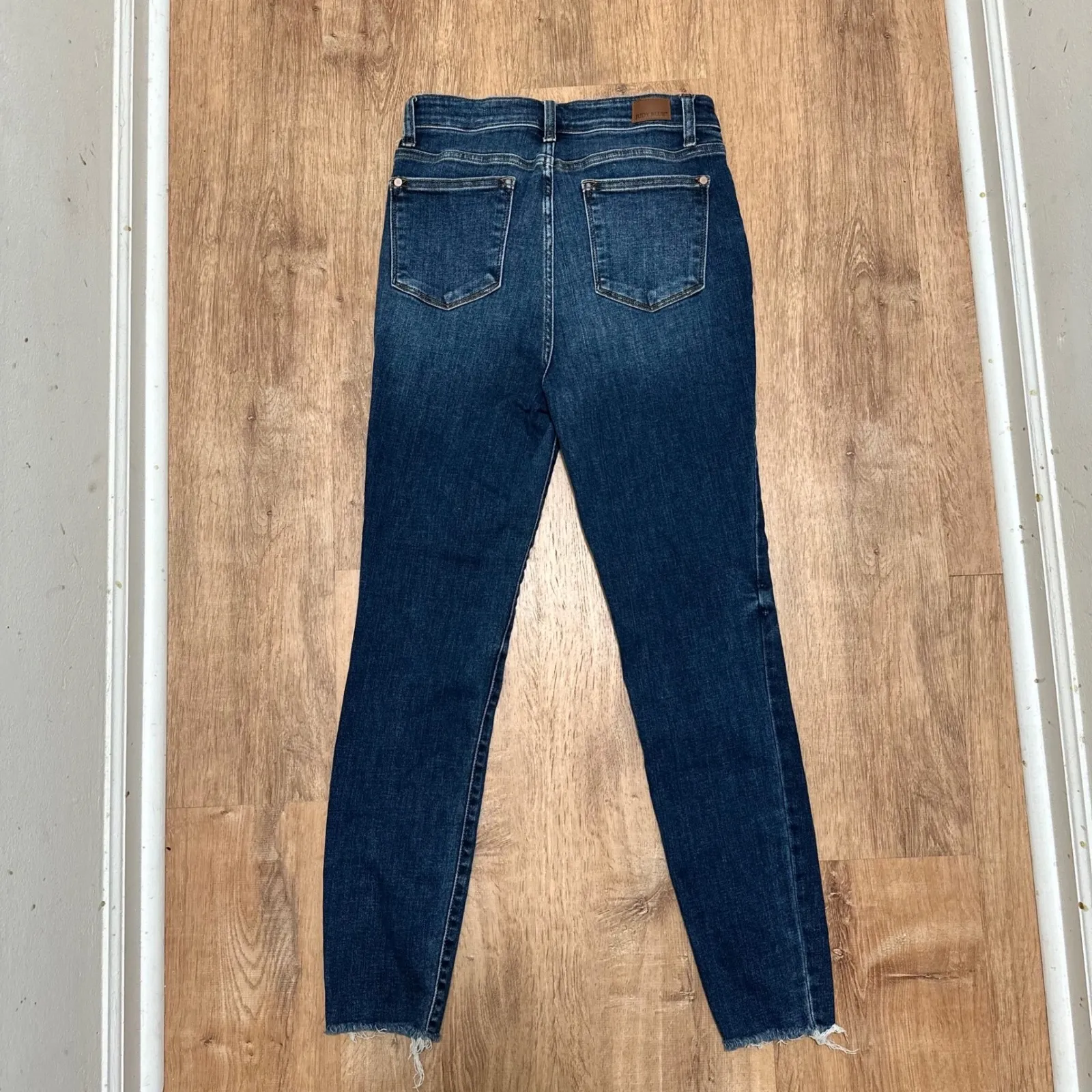 JUDY BLUE | Women's Los Angeles Skinny Fit High Rise Raw Hem Medium Wash Jeans - Image 2