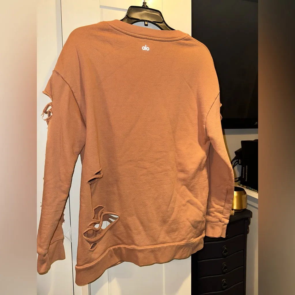 Alo Fade Disressed Crew Neck Pullover In Henna - Image 9