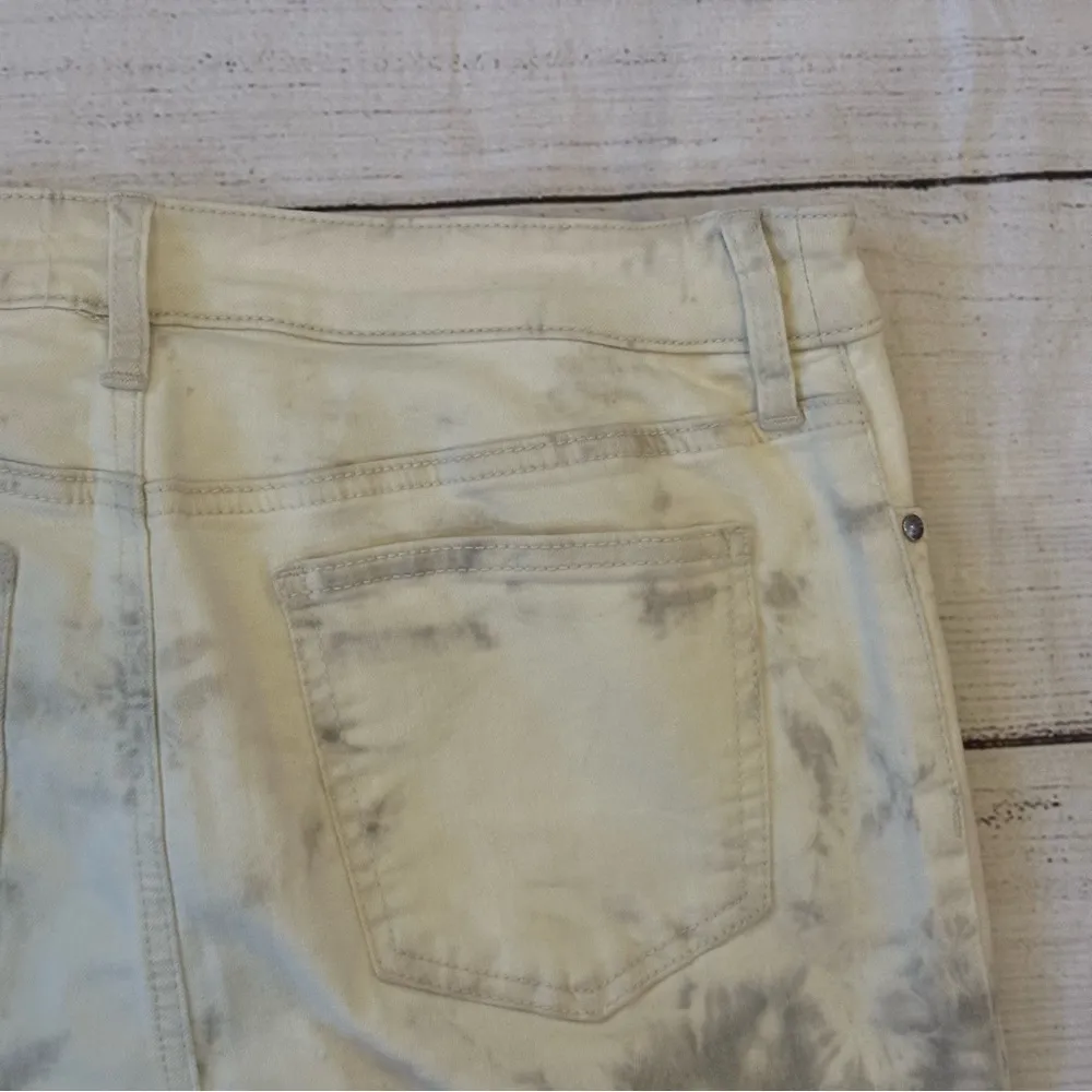 Chico’s So Slimming Girlfriend Slim Leg Crop White Gray Tie Dye - Image 10