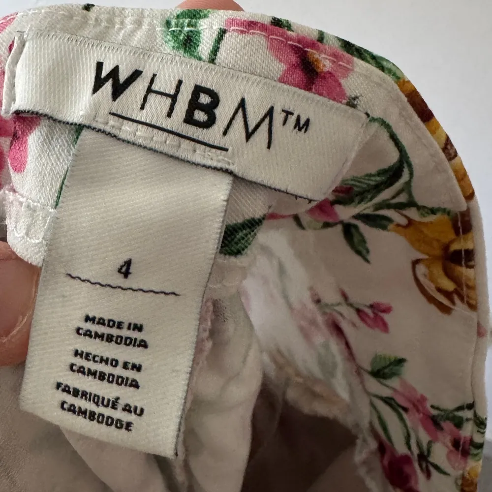 White House Black Market Women's Floral Nylon Rayon Stretch Pull On Shorts - Image 4