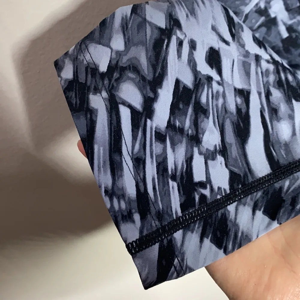 Nike running Dri-fit cropped leggings with abstract print  size M - Image 90