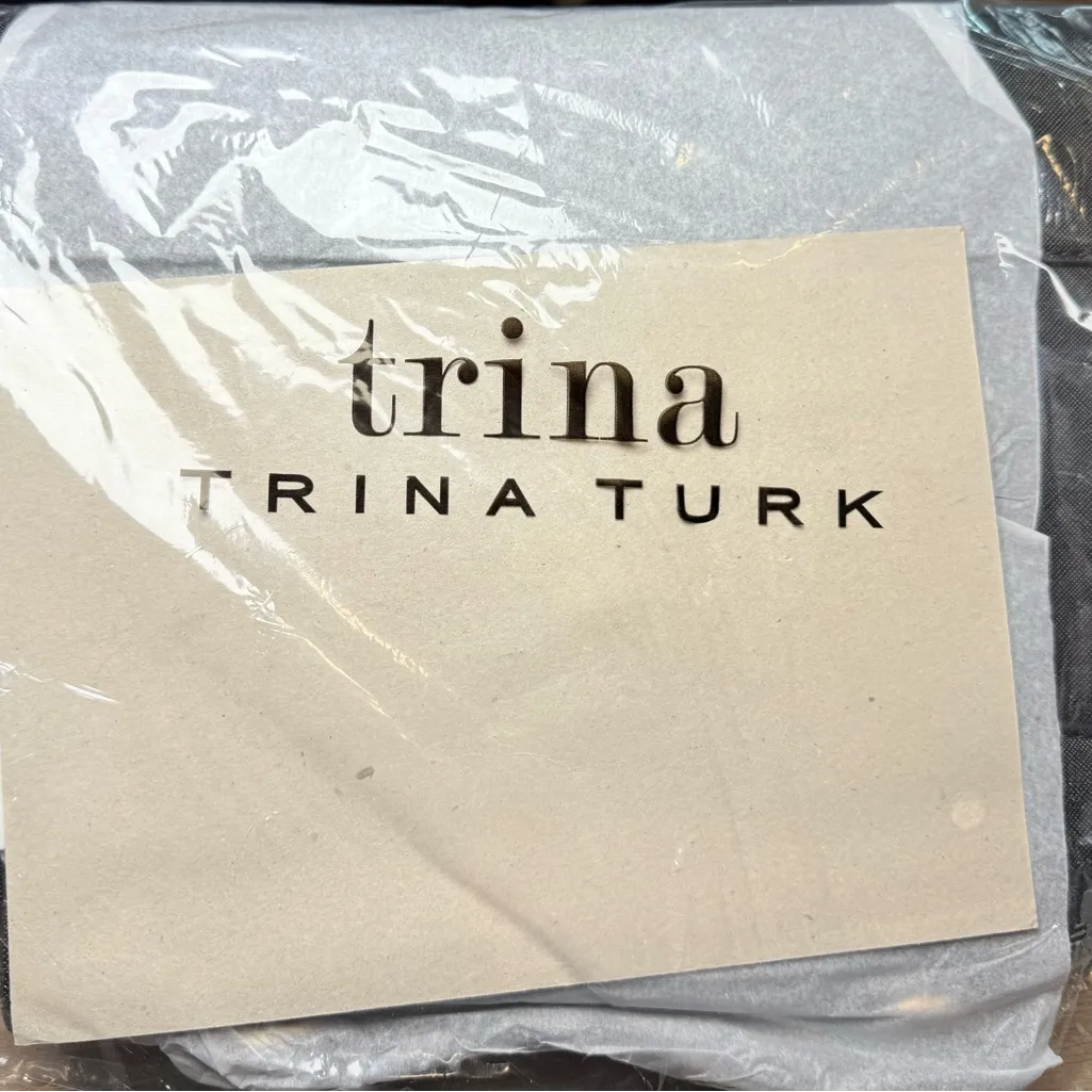 Trina Turk  Elegant Black Shoulder Bag - Image 11