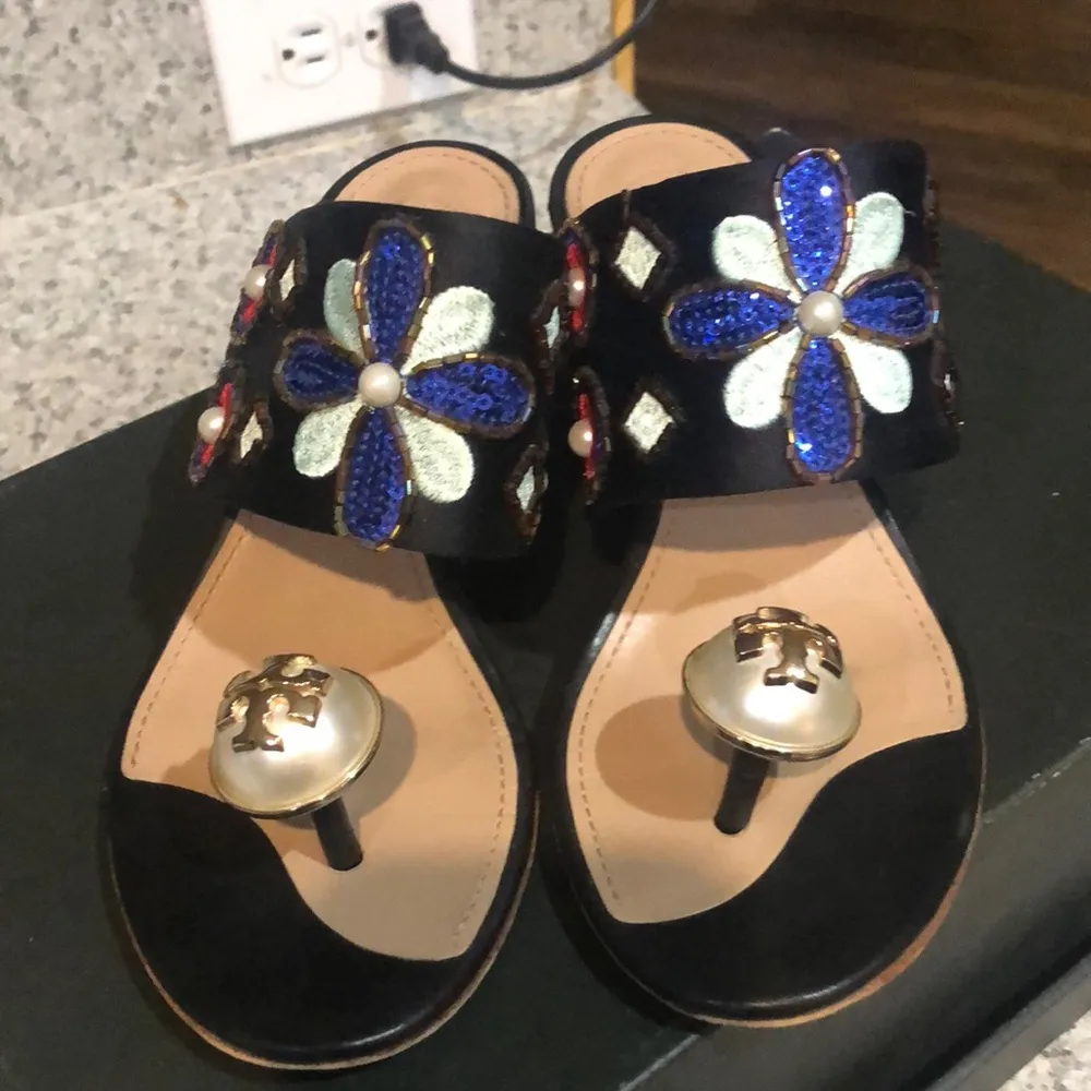 Tory Burch Estella Satin Bejeweled Pearl Block Sandal Sz 5 - Image 2