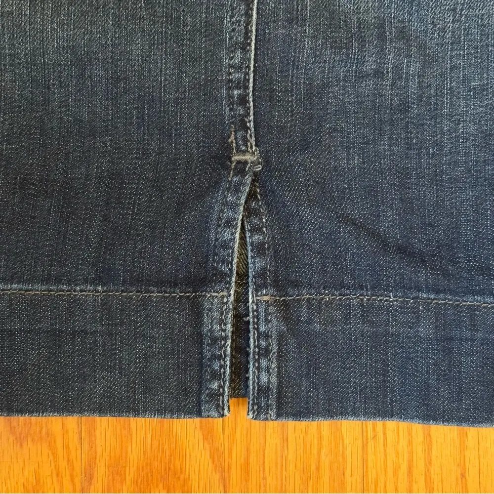 Levi’s Denim Dark Wash Skirt Women’s Size 4 - Image 14