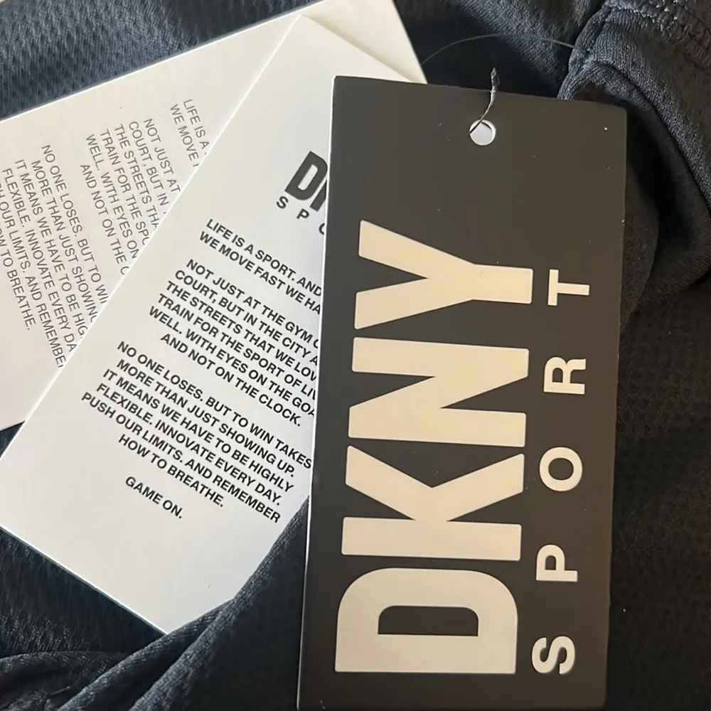 DKNY Tech-Mesh Performance V-Neck Tech Tee w/Ruched Drawcord Side Seams, NWT, M - Image 9