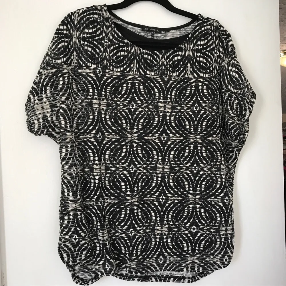 Black & white Sz M Notations two-layer top EUC - Image 2