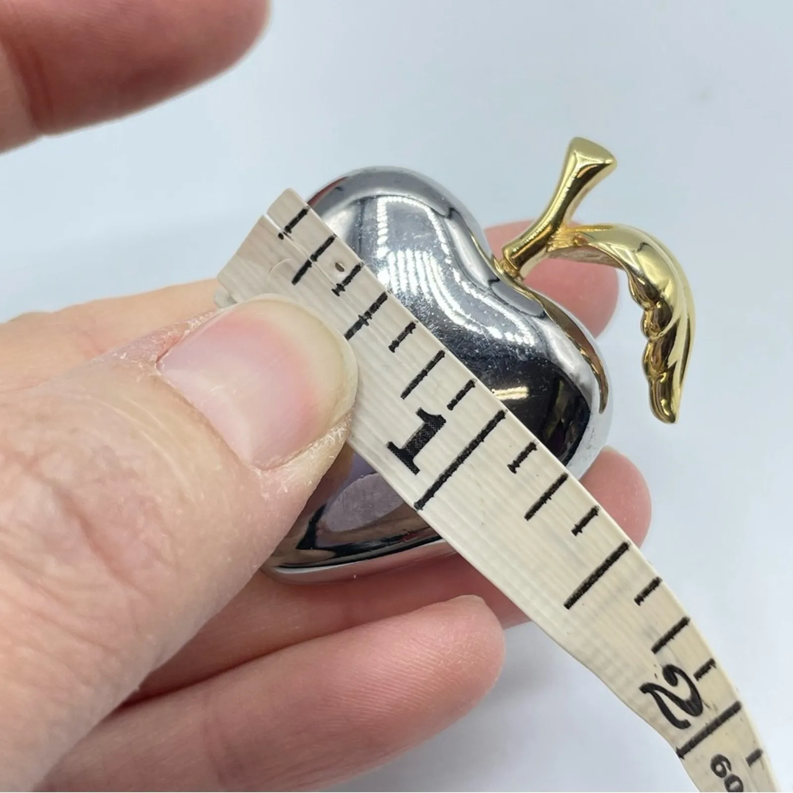 Vintage Liz Claiborne Silver & Gold Tone Apple Pin Brooch Teacher Gift - Image 4