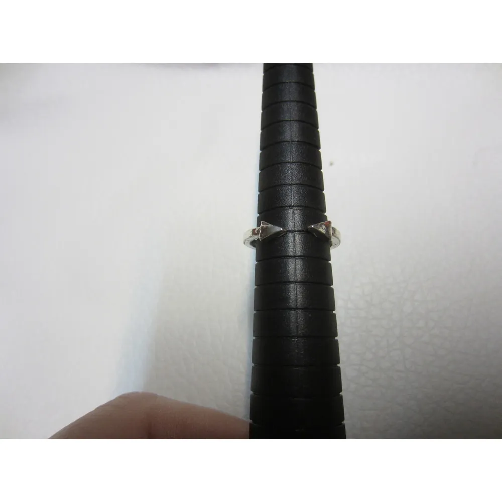 Silver Tone Two Small Triangles Women's Ring Size 5.5 - Image 4