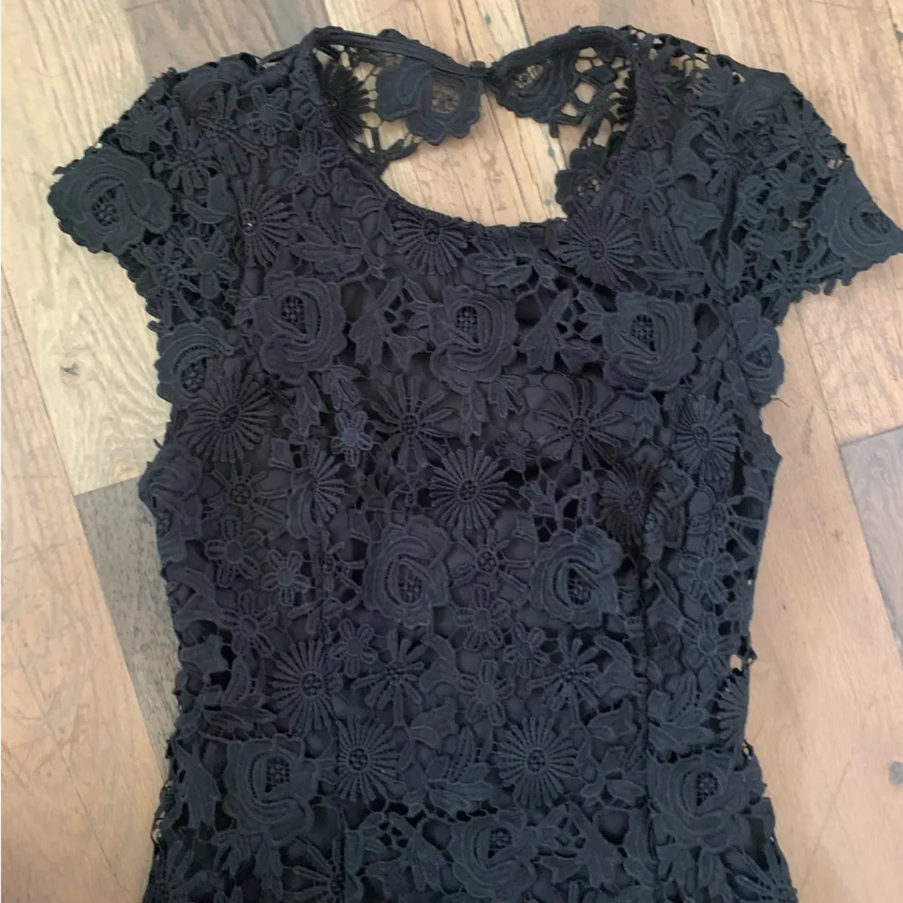Lulus  Black Lace Evening Dress Size Small - Image 2