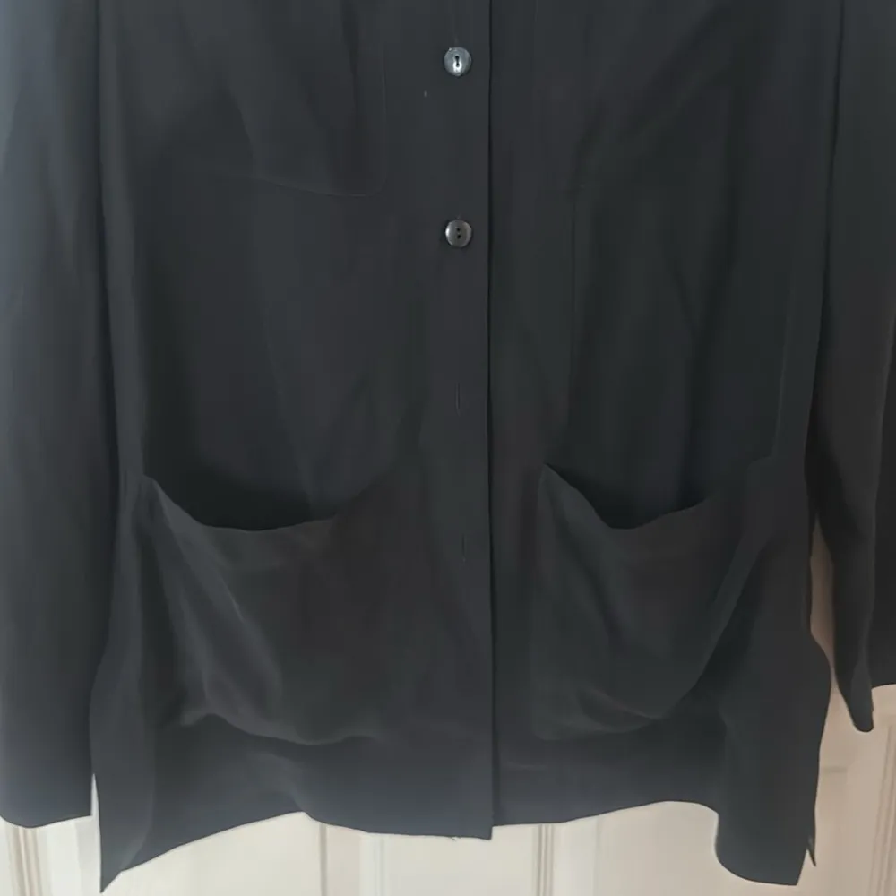 Women's Black Button-Up Top vintage Liz Claiborne 100% silk size small - Image 3