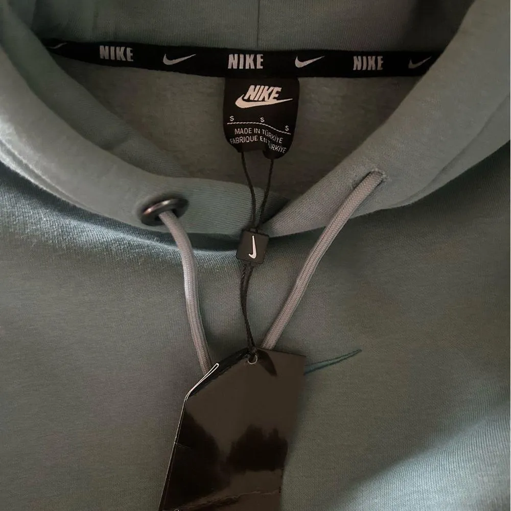 NWT  Dri-Fit hoodie size small - Image 3