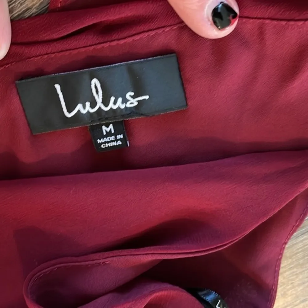 Lulus v neck tie back ruffle gown in wine - Image 3